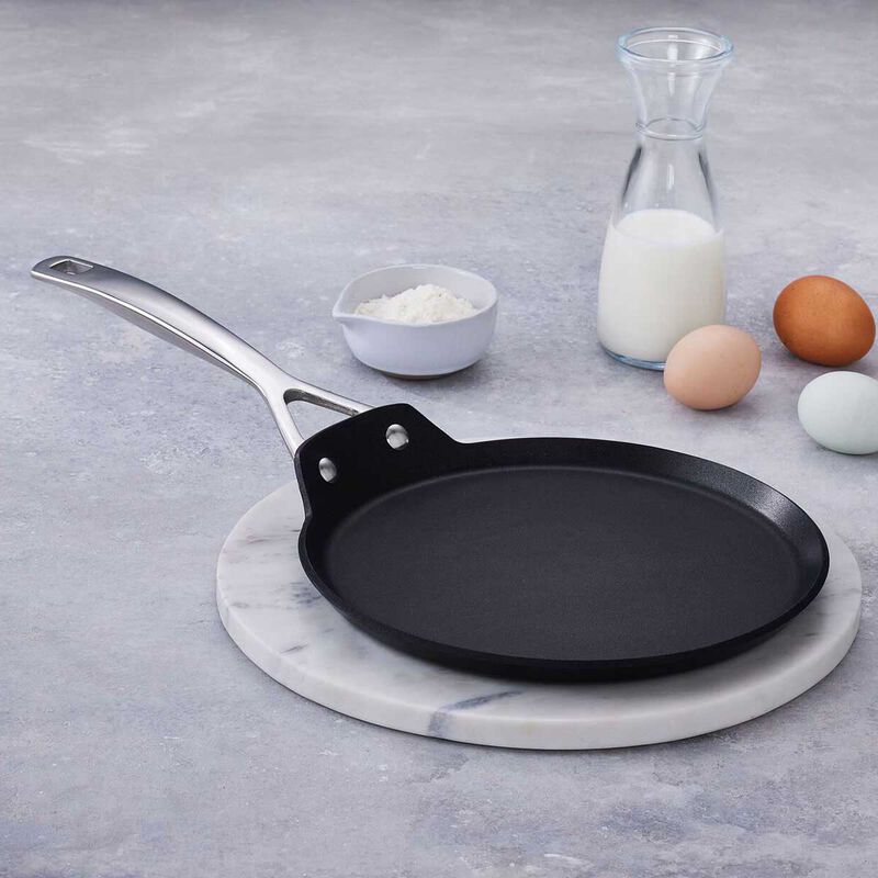 Le Creuset Toughened Non-Stick Cr&ecirc;pe Pan 24cm image number 1